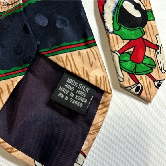 Looney Tunes Vintage looney tunes character 1994
Mickey Mouse
Winnie the Pooh - Picture 9 of 13